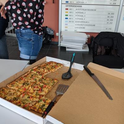 ... und Pizza zur Stärkung der Denksportler!