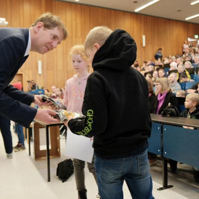 Torben von Seeler bei der Siegerehrung der Drittklässler - Foto: Jürgen Küppers
